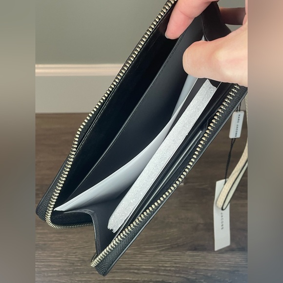 Marc Jacobs Wallet with Wrist Strap - Picture 7 of 7